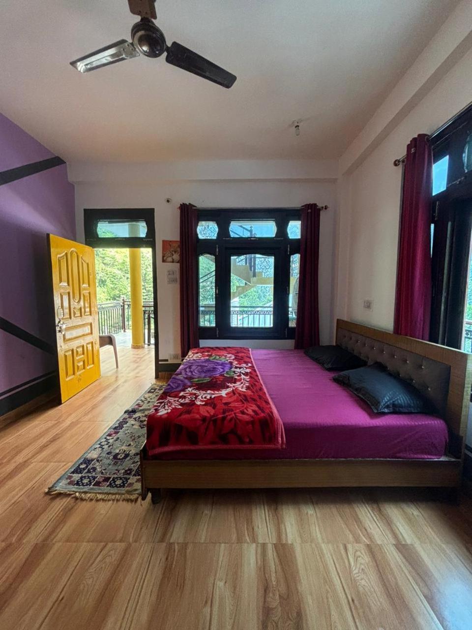 Pahadirovers Homestay & Cafe カソル エクステリア 写真