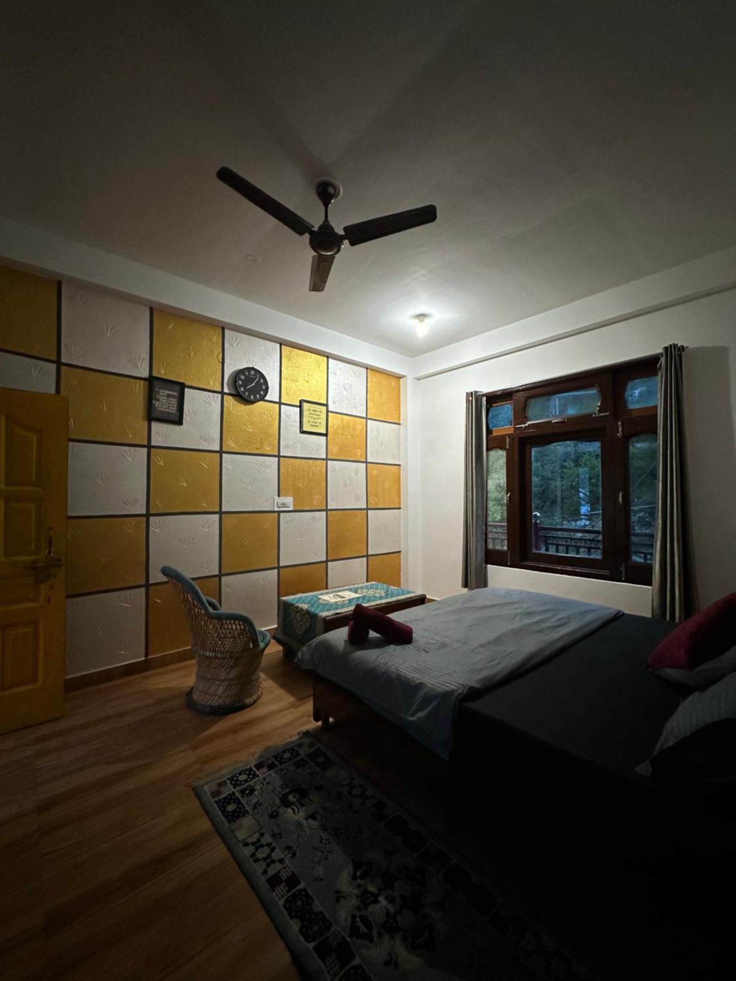 Pahadirovers Homestay & Cafe カソル エクステリア 写真