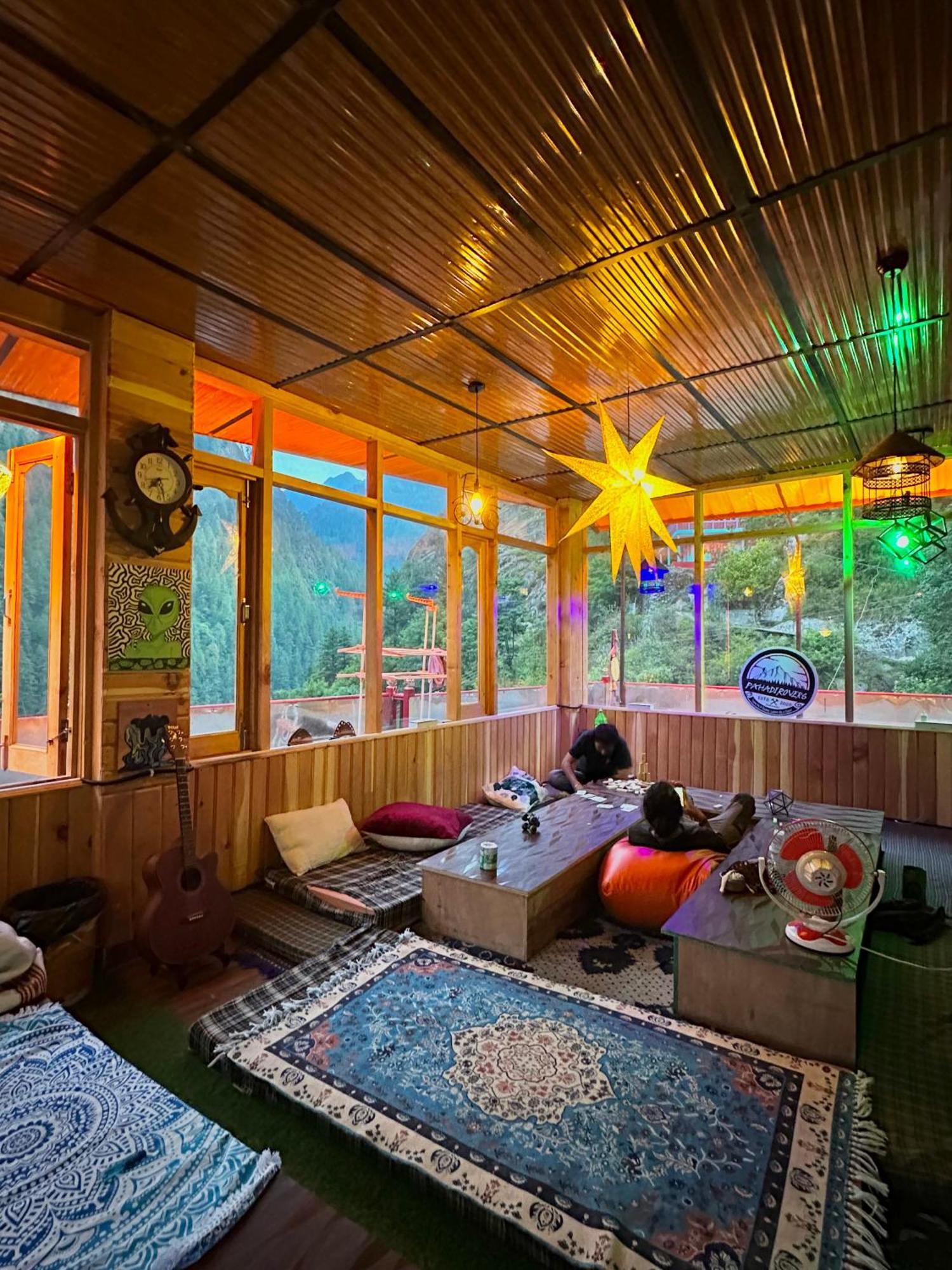 Pahadirovers Homestay & Cafe カソル エクステリア 写真