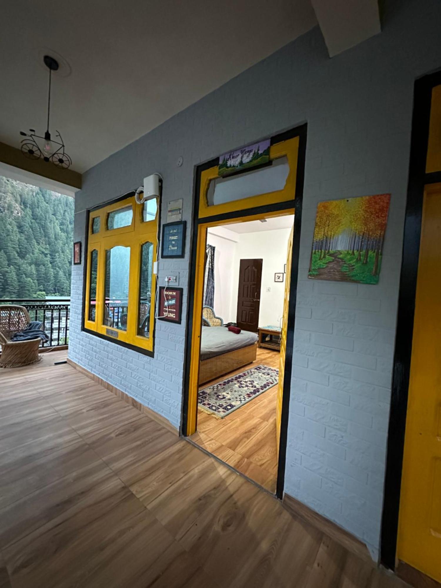 Pahadirovers Homestay & Cafe カソル エクステリア 写真