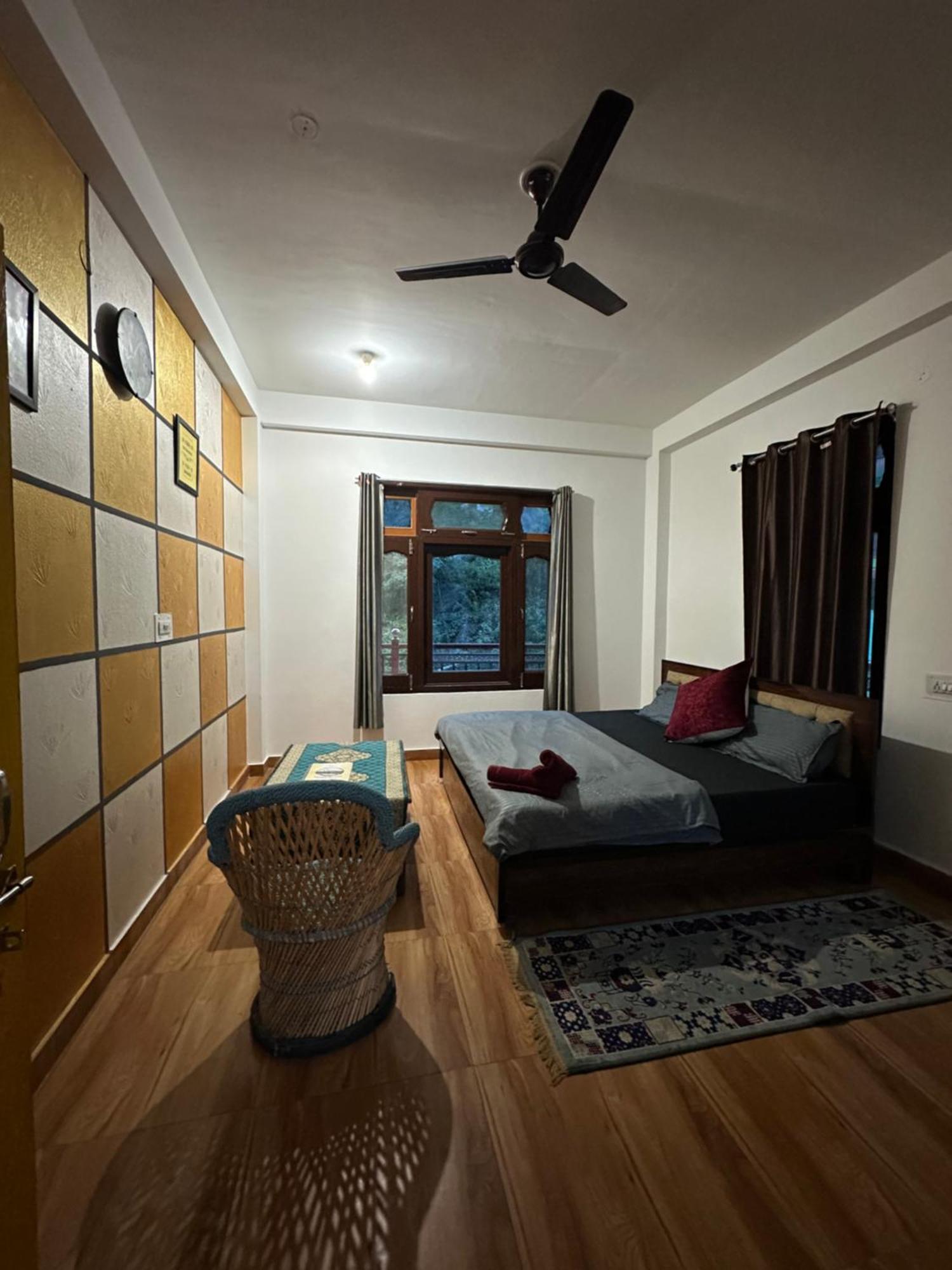 Pahadirovers Homestay & Cafe カソル エクステリア 写真