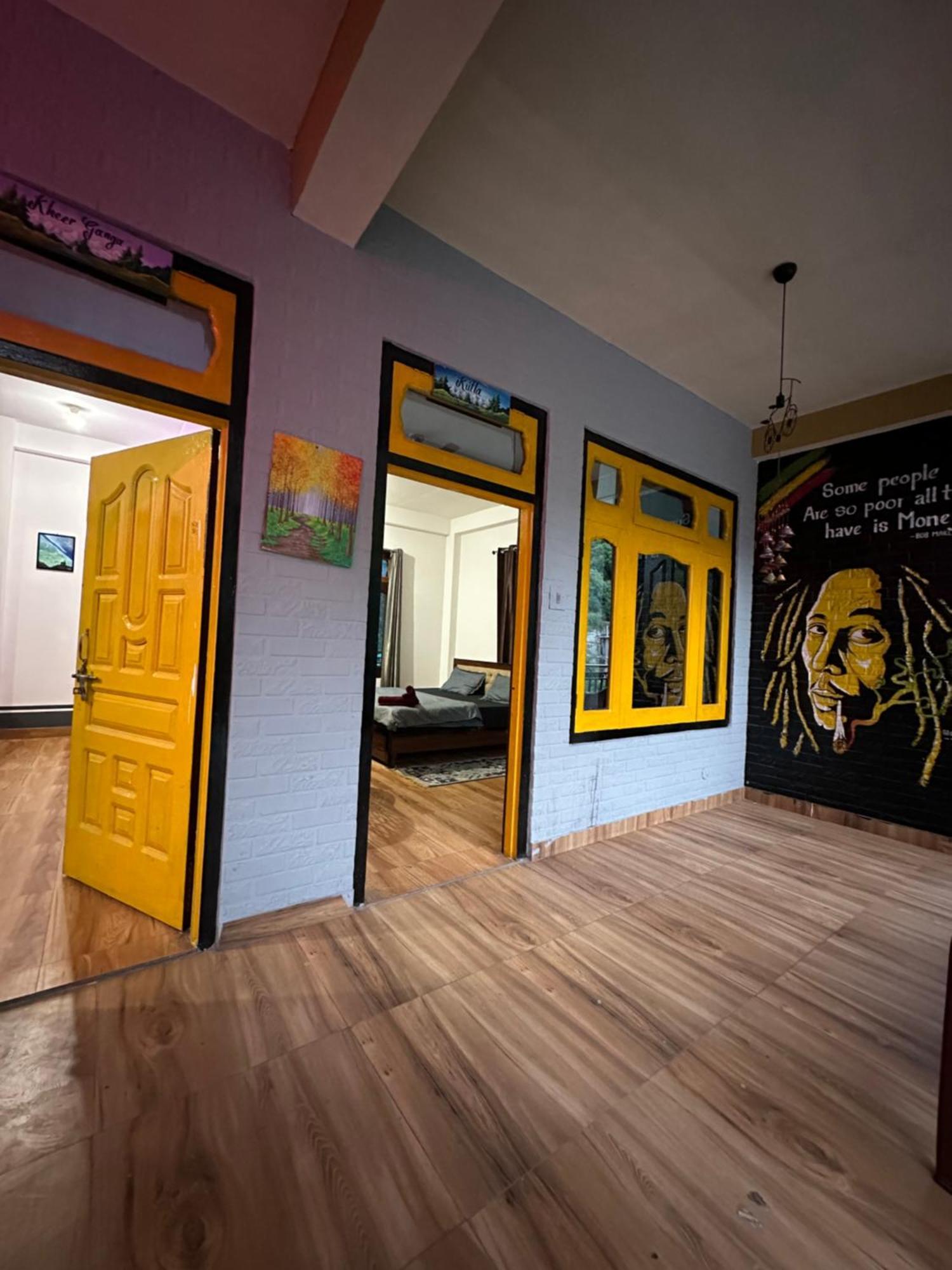 Pahadirovers Homestay & Cafe カソル エクステリア 写真
