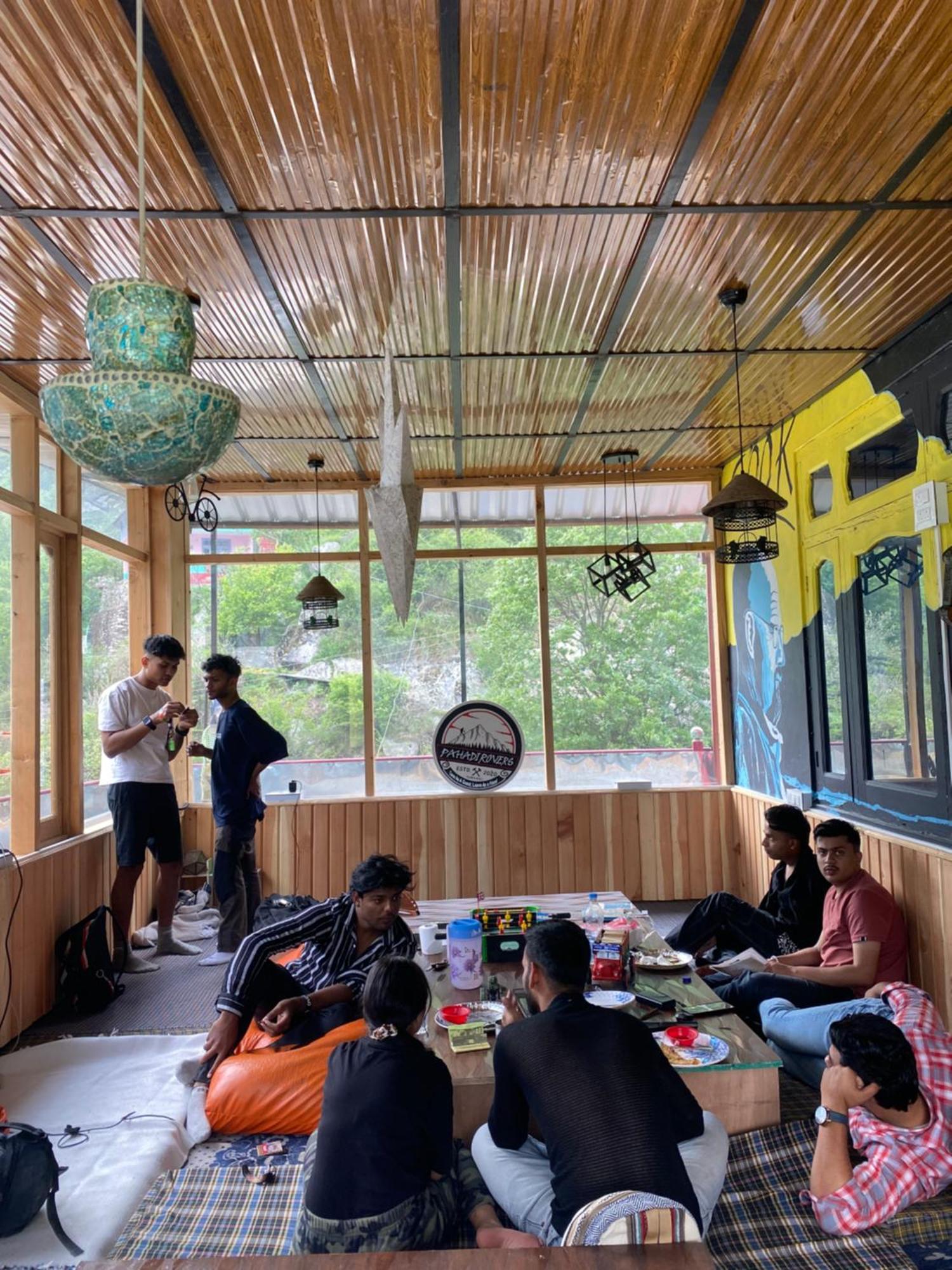 Pahadirovers Homestay & Cafe カソル エクステリア 写真