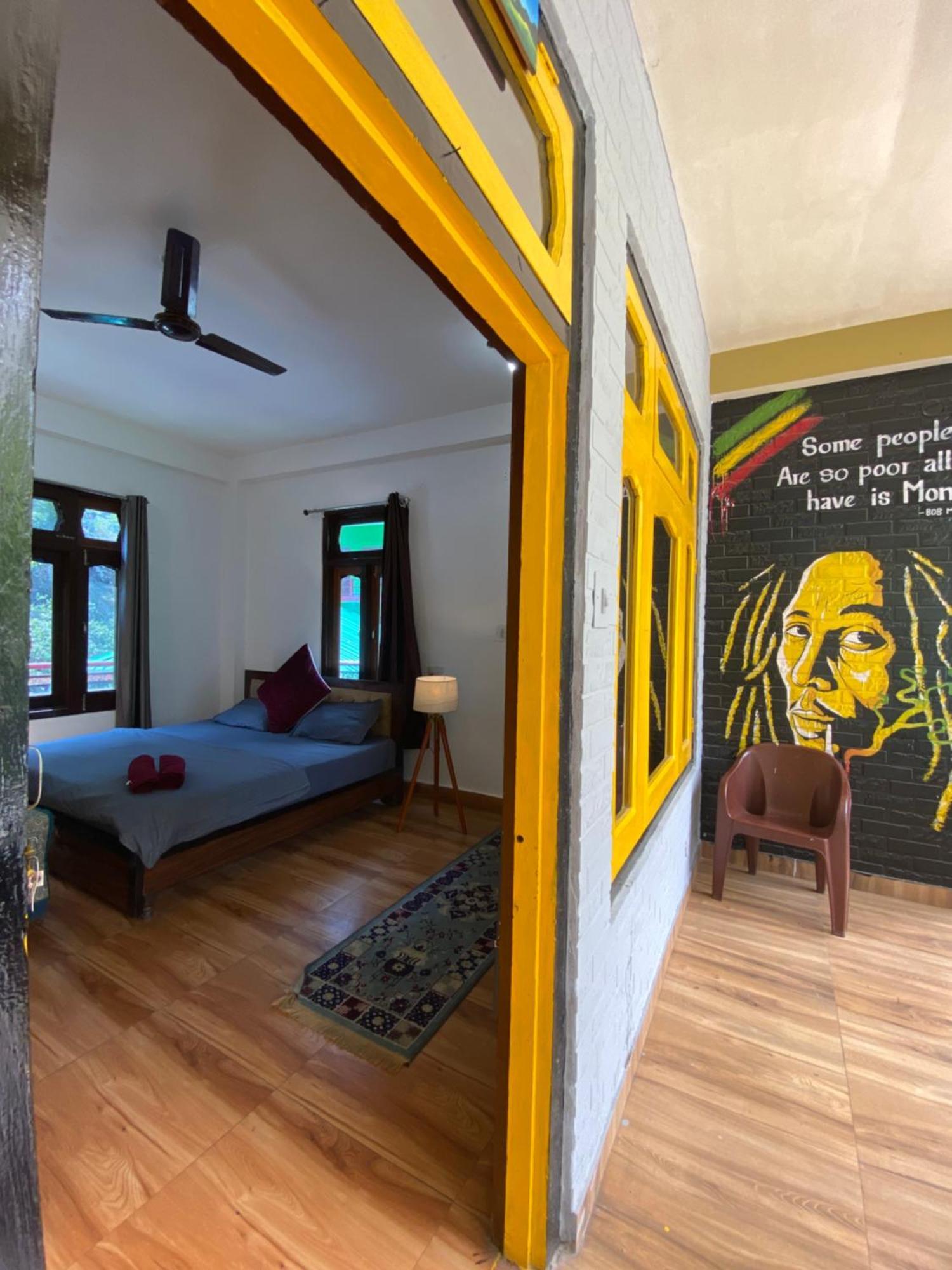 Pahadirovers Homestay & Cafe カソル エクステリア 写真